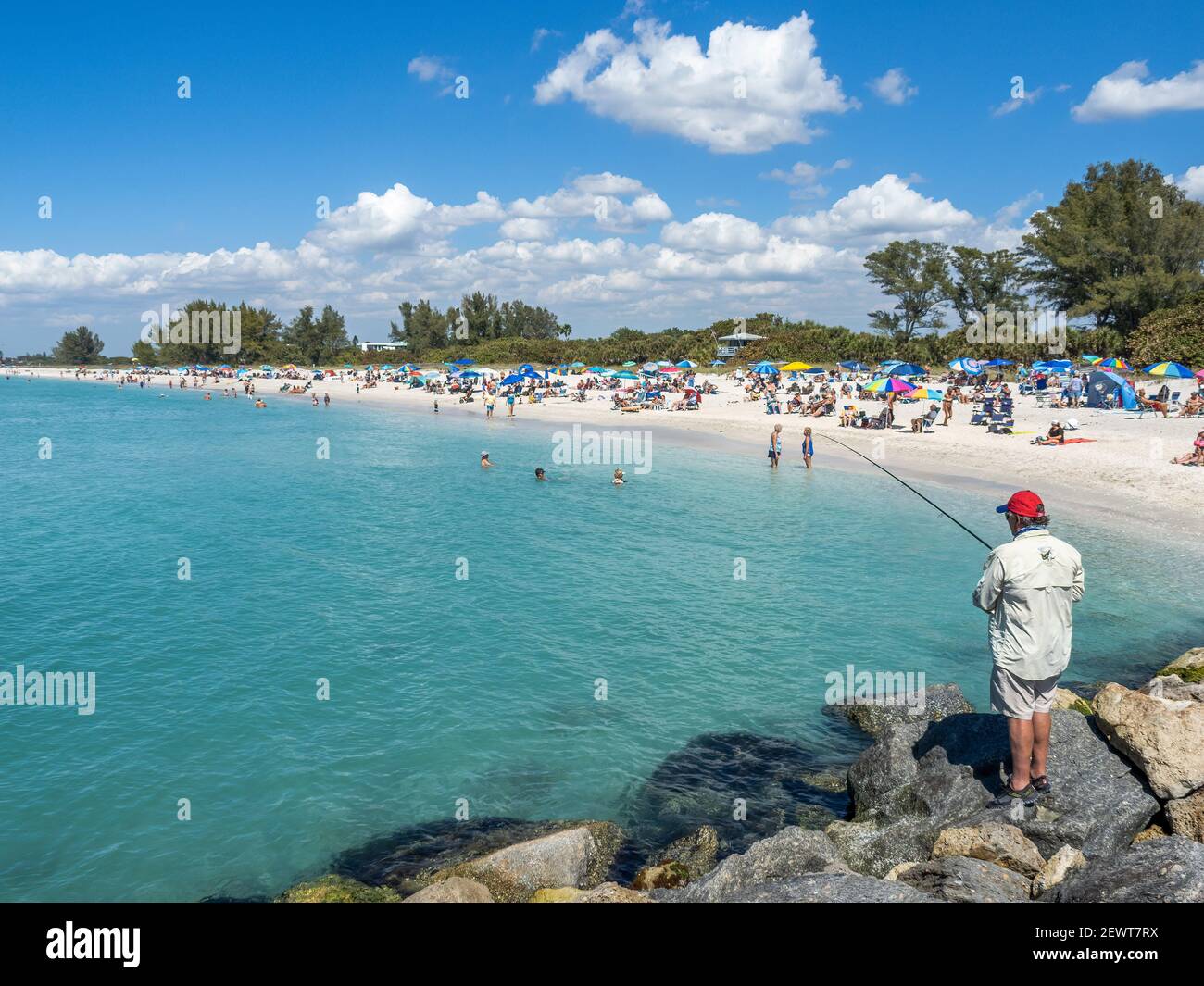 North Jetty Beach sul Golfo del Messico durante l'alta Stagione turistica a Nokomis Florida USA Foto Stock