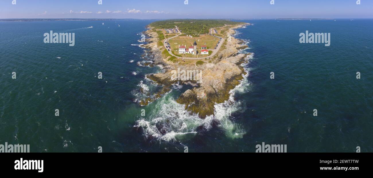 Faro Beavertail nel Beavertail state Park vista aerea in estate, Jamestown, Rhode Island RI, Stati Uniti. Questo faro, costruito nel 1856, all'ingresso Foto Stock