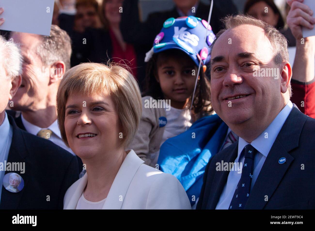 Edimburgo, Scozia. 10 settembre 2014. Primo Ministro Alex Salmond e Vice primo Ministro. Nicola Sturgeon si unisce con le cifre da tutta la m Sì Foto Stock
