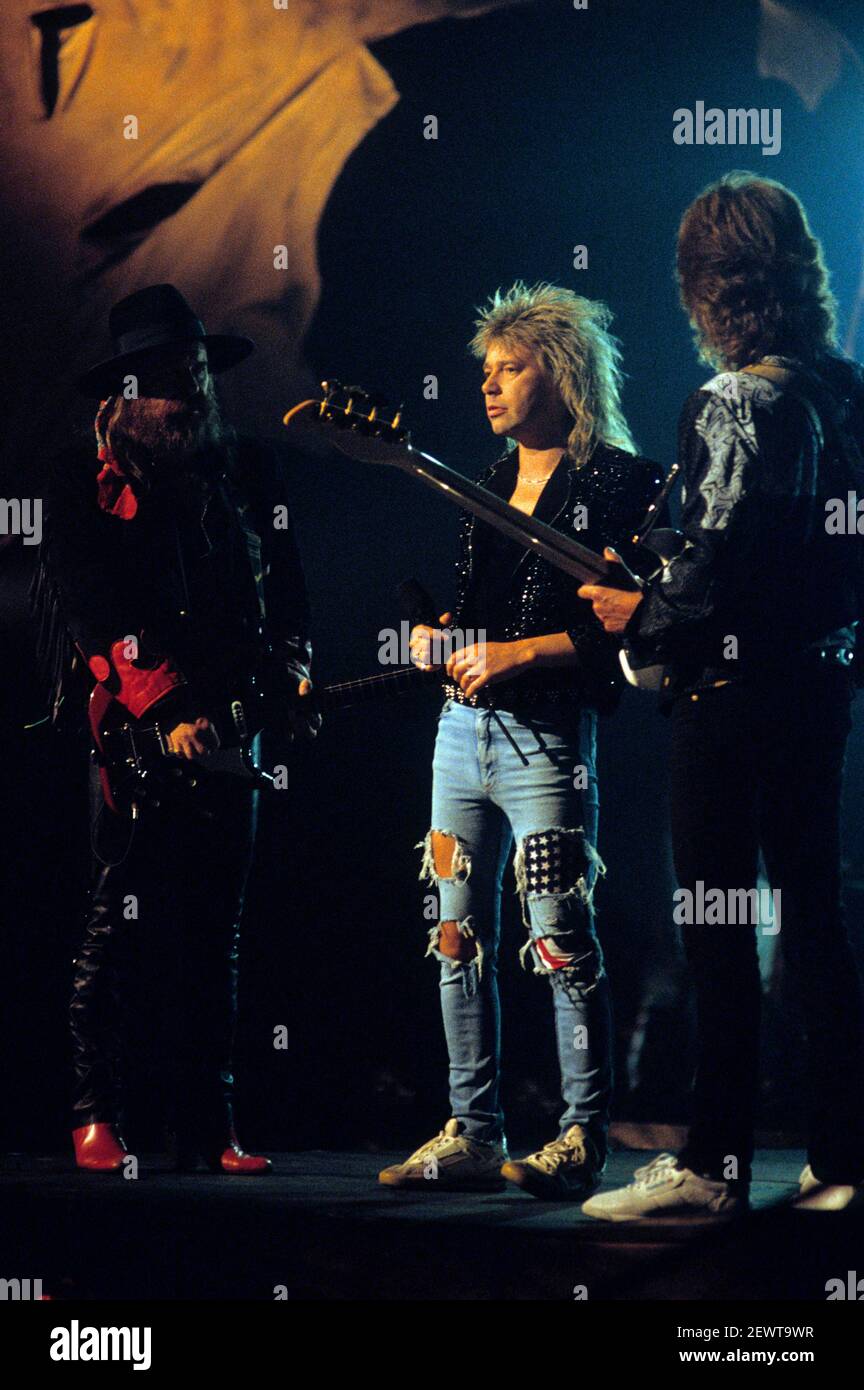 Tony Clarkin, Bob Catley e al Barrow di Magnum filmando il video musicale 'Rockin' Chair'. Londra, 15 giugno 1990 | utilizzo in tutto il mondo Foto Stock