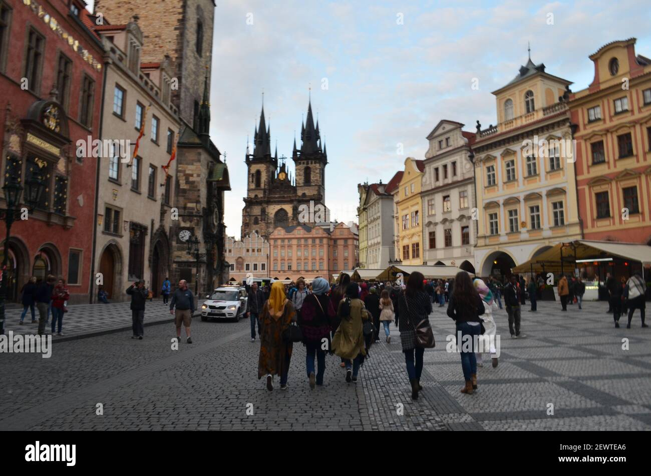 Praga, Repubblica Ceca -2016: Le famose strade turistiche e affollate di Praga Foto Stock