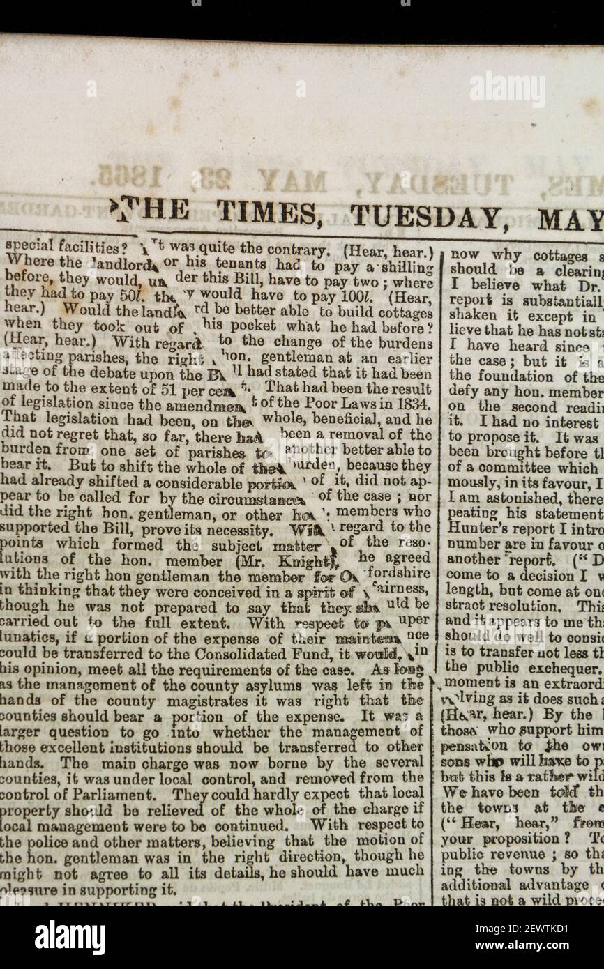 La piegatura in carta crea un errore di stampa in questa copia originale del giornale Times (martedì 23 maggio 1865), Londra, Regno Unito. Foto Stock