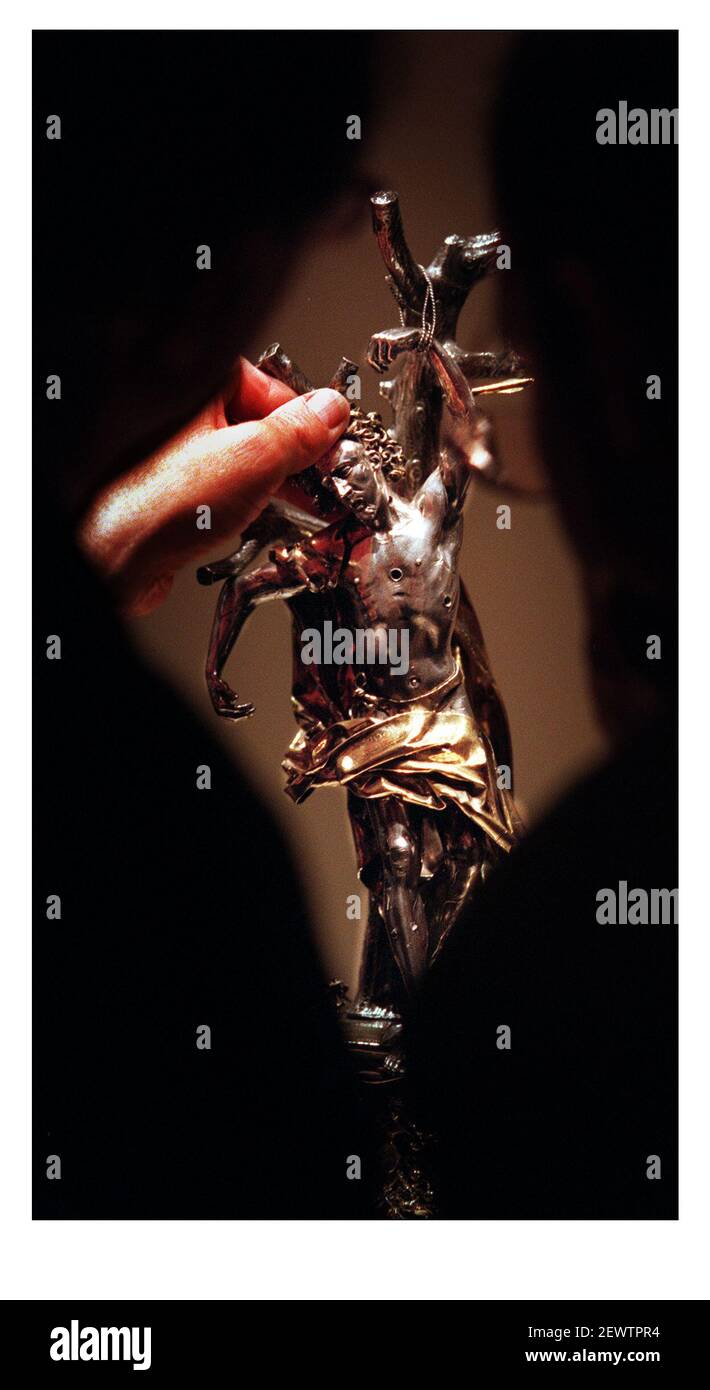 La collezione Wernher il 2000 giugno di argento è probabilmente la più importante collezione di argento europeo visto all'asta a Londra per oltre mezzo secolo. Nella foto è raffigurato uno dei due superbi esempi di figure in argento tardo gotico. Questo San Sebastiano, datato 1497, era uno dei santi patroni che forniva protezione contro la peste qui è drammaticamente mostrato nel suo martirio, la sua mano sinistra sollevata legata ad un albero Foto Stock