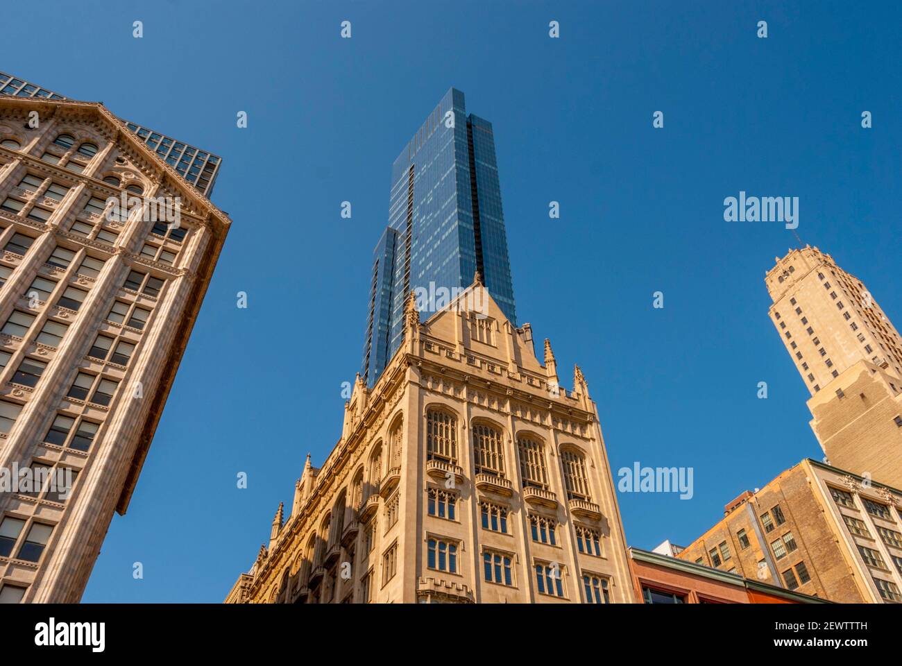 The Legacy at Millennium Park con edifici più vecchi su Michigan Ave Chicago Illinois Foto Stock