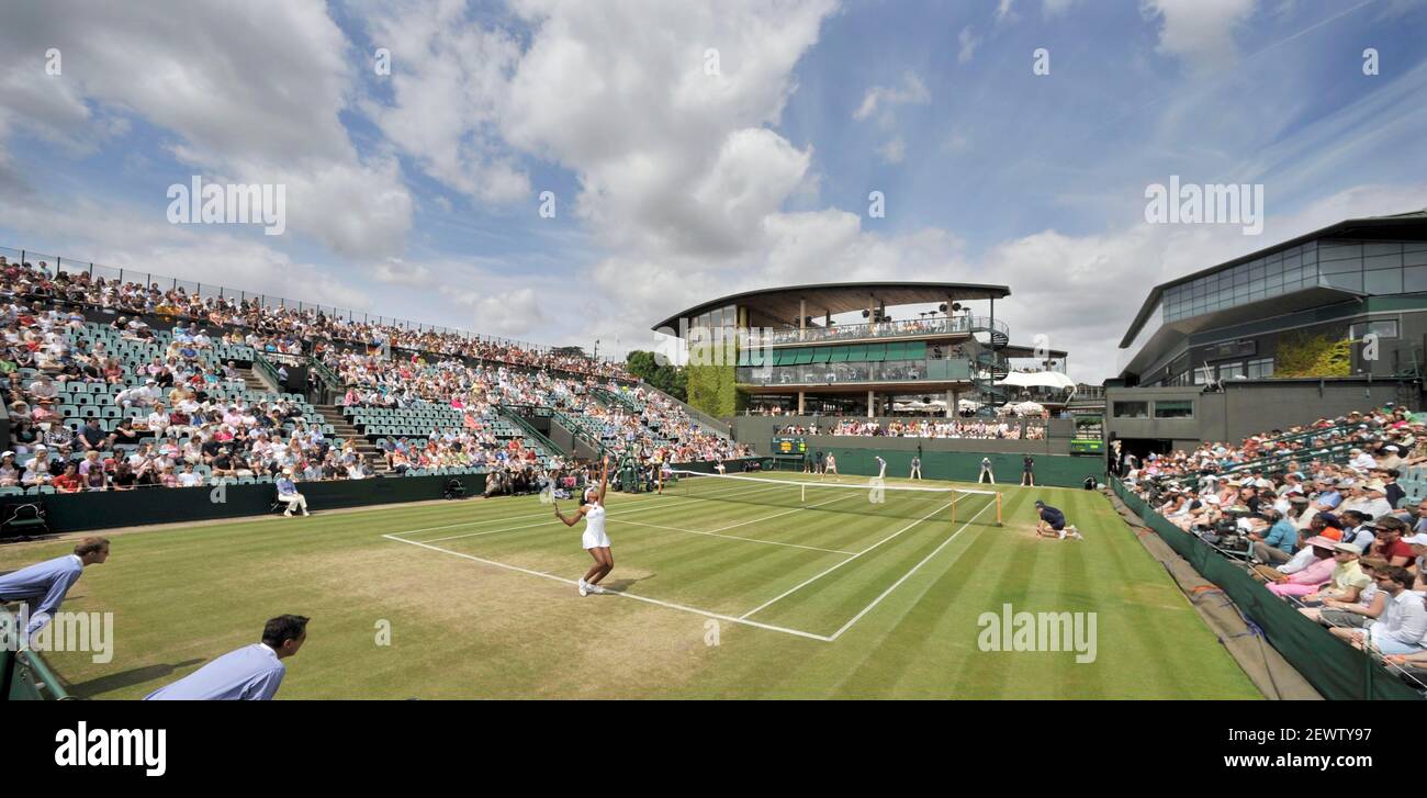 WIMBLEDON CAMPIONATI DI TENNIS 2008. 7° GIORNO 30/6/2008 V.WILLIAMS DURANTE LA SUA PARTITA CON A.KLEYBANOVA. IMMAGINE DAVID ASHDOWN Foto Stock