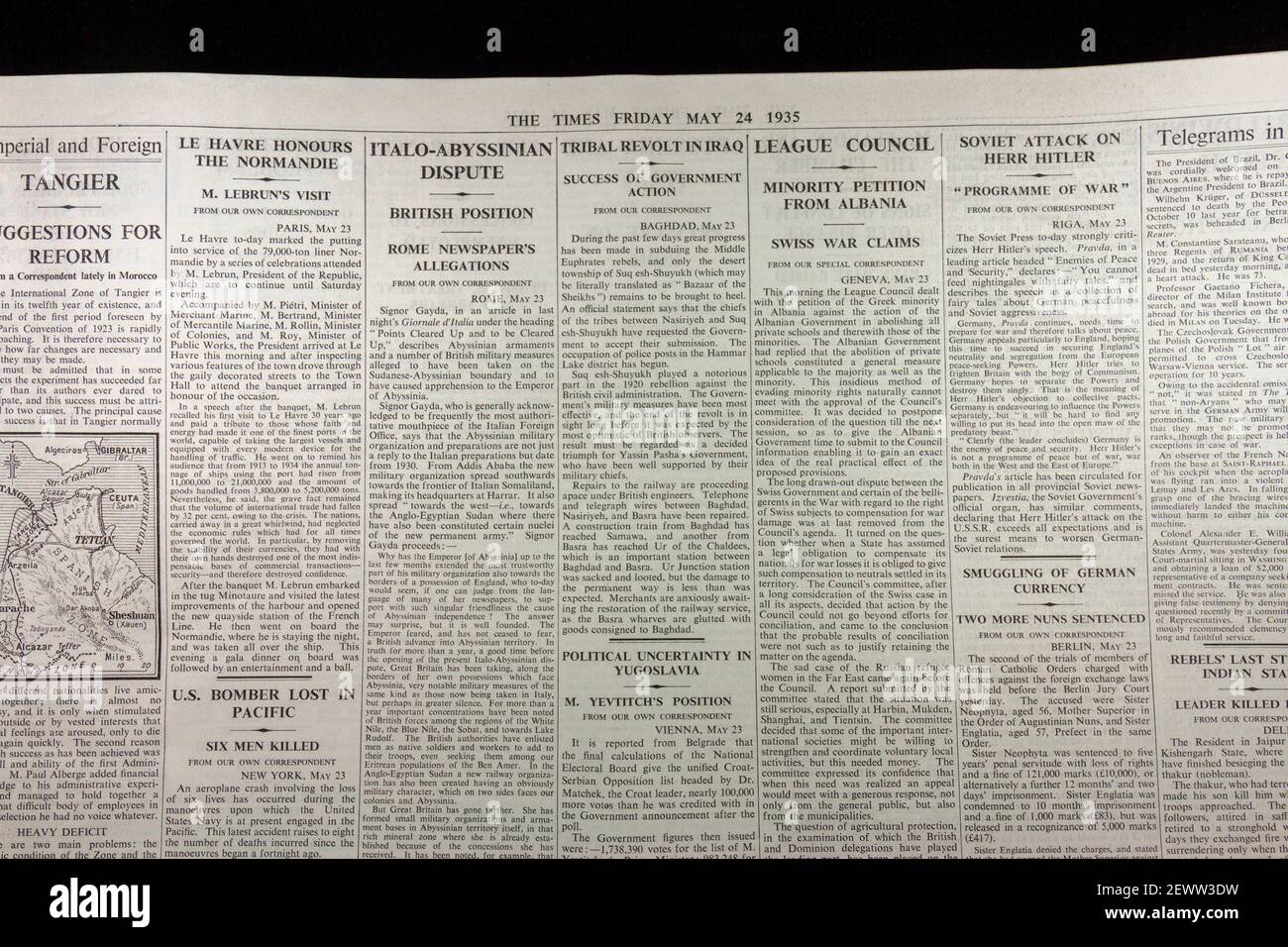 Visione generale degli articoli di notizie fuori dal Regno Unito sul giornale The Times, Londra, Regno Unito, venerdì 24 maggio 1935. Foto Stock