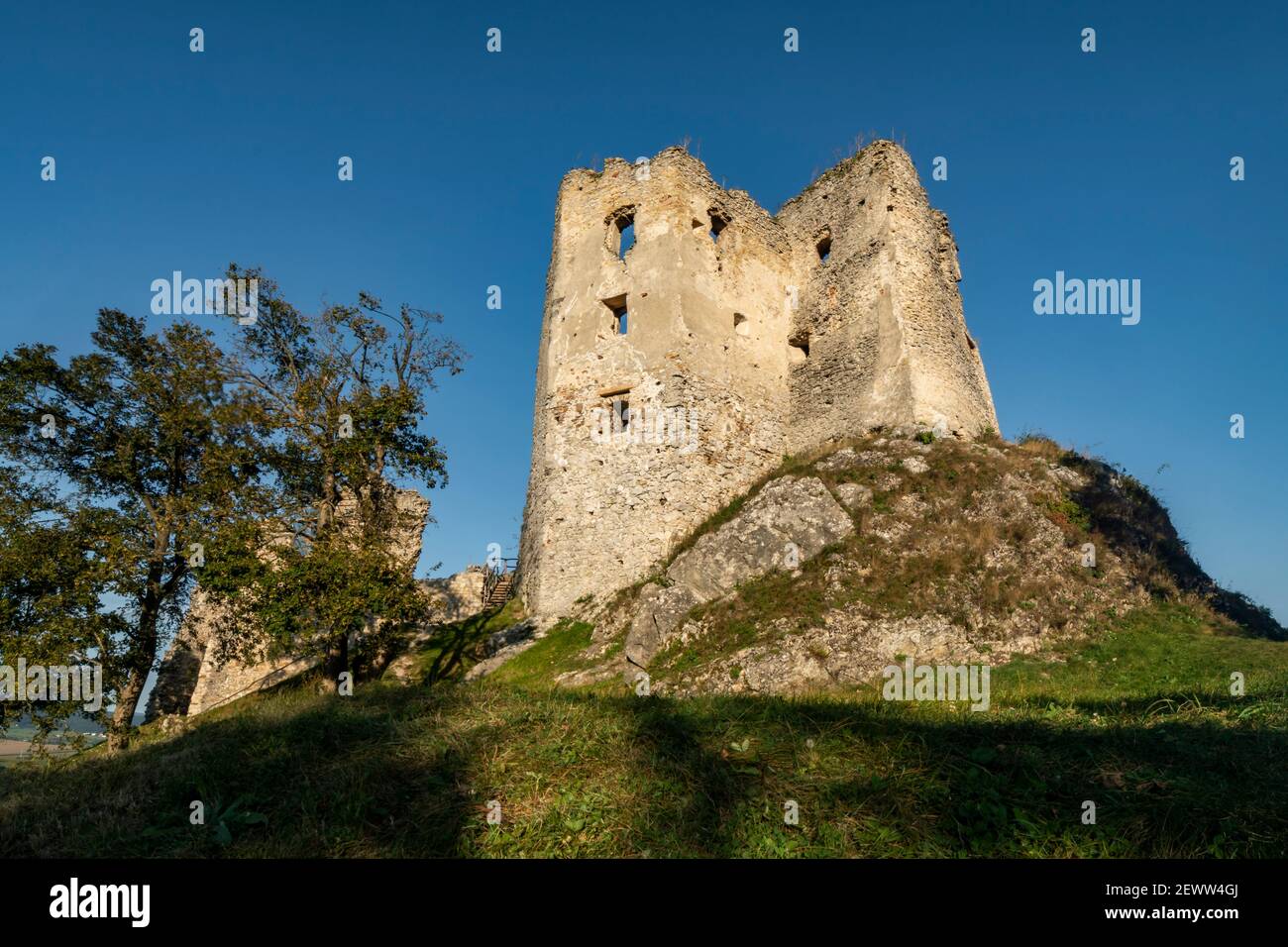 Rovine del castello di Brekov del 13 ° secolo. Slovacchia orientale, Europa Foto Stock