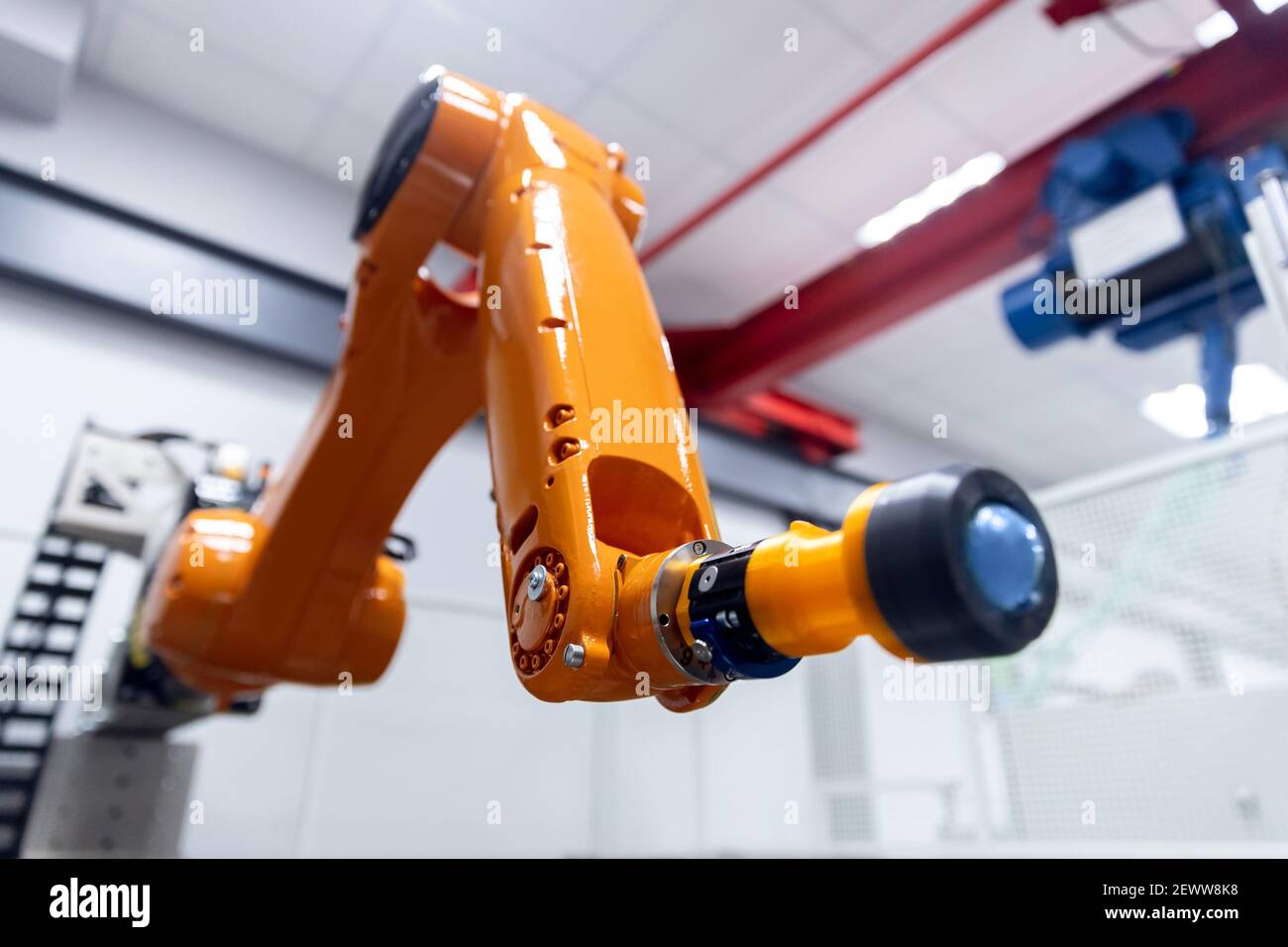 Robot a braccio manipolatore automatico per la programmazione. Mano  meccanica moderna tecnologia industriale Foto stock - Alamy