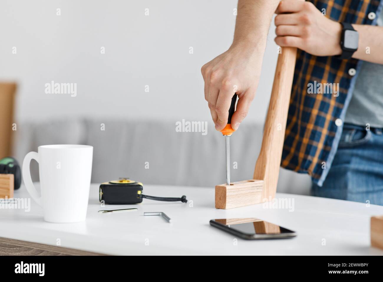 Handyman moderno, posto di lavoro per falegname e blog popolare, istruzione online Foto Stock