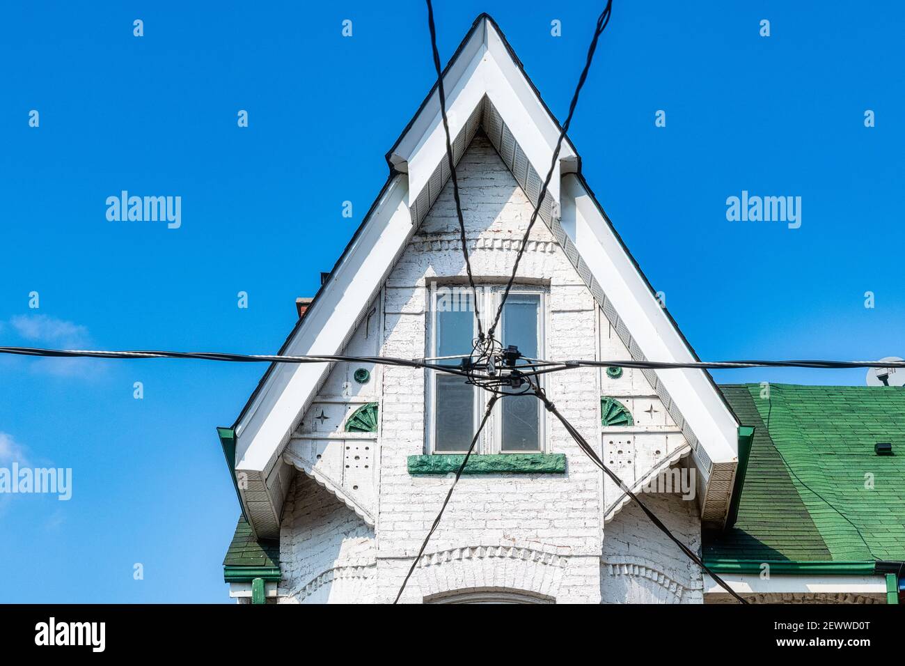 Architettura vittoriana antica in una casa situata nel quartiere di Chinatown, Toronto, Canada Foto Stock