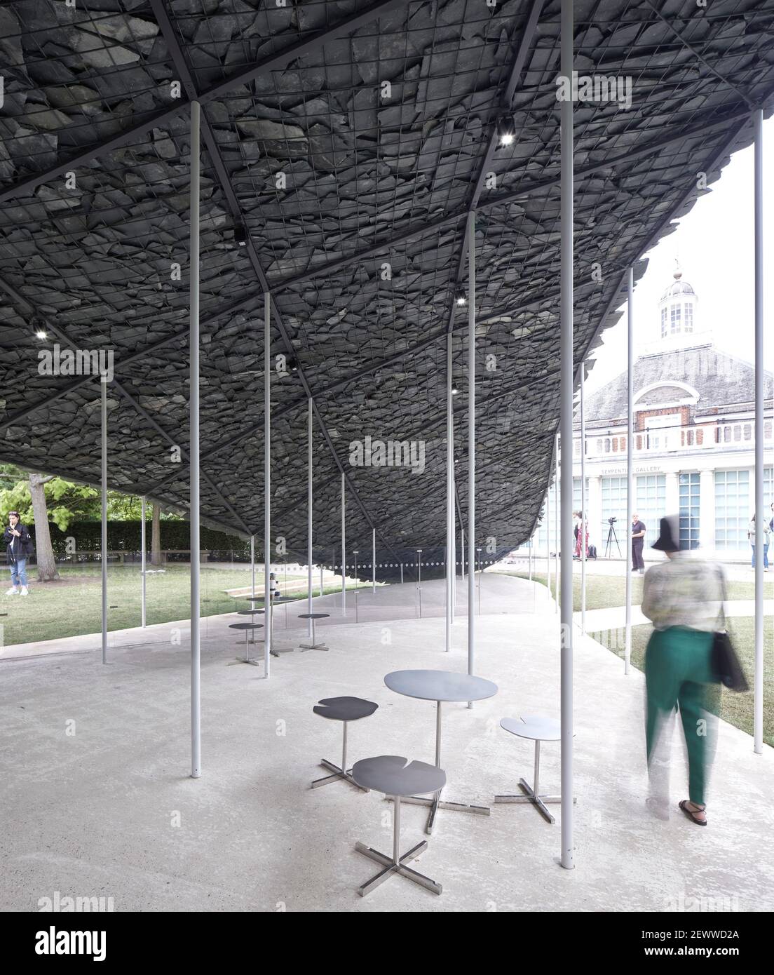 Visualizzazione dell'ora del giorno con il numero di passaggio. Serpentina Pavilion 2019, LONDRA, Regno Unito. Architetto: Junya Ishigami , 2021. Foto Stock