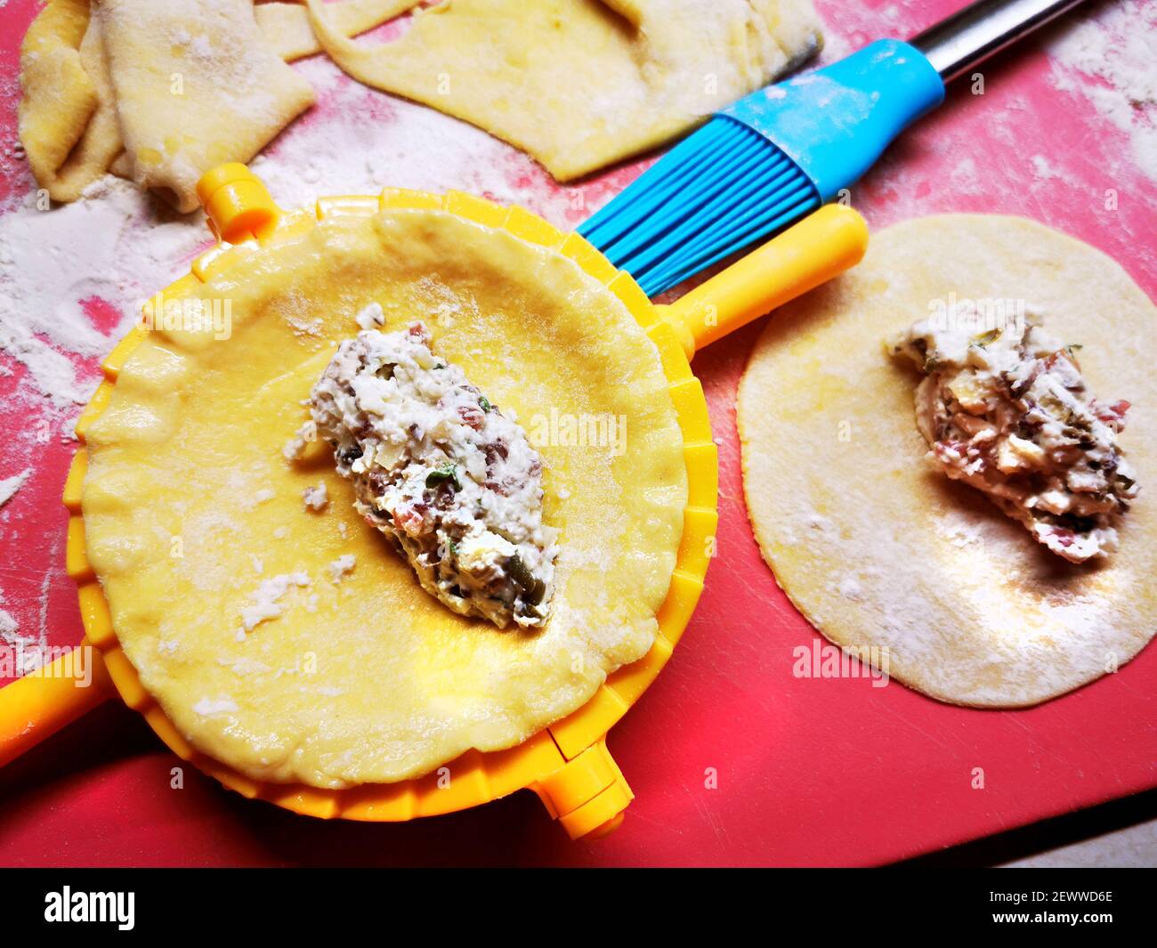 Pasta ripiena italiana preparata con il pastificio Foto Stock