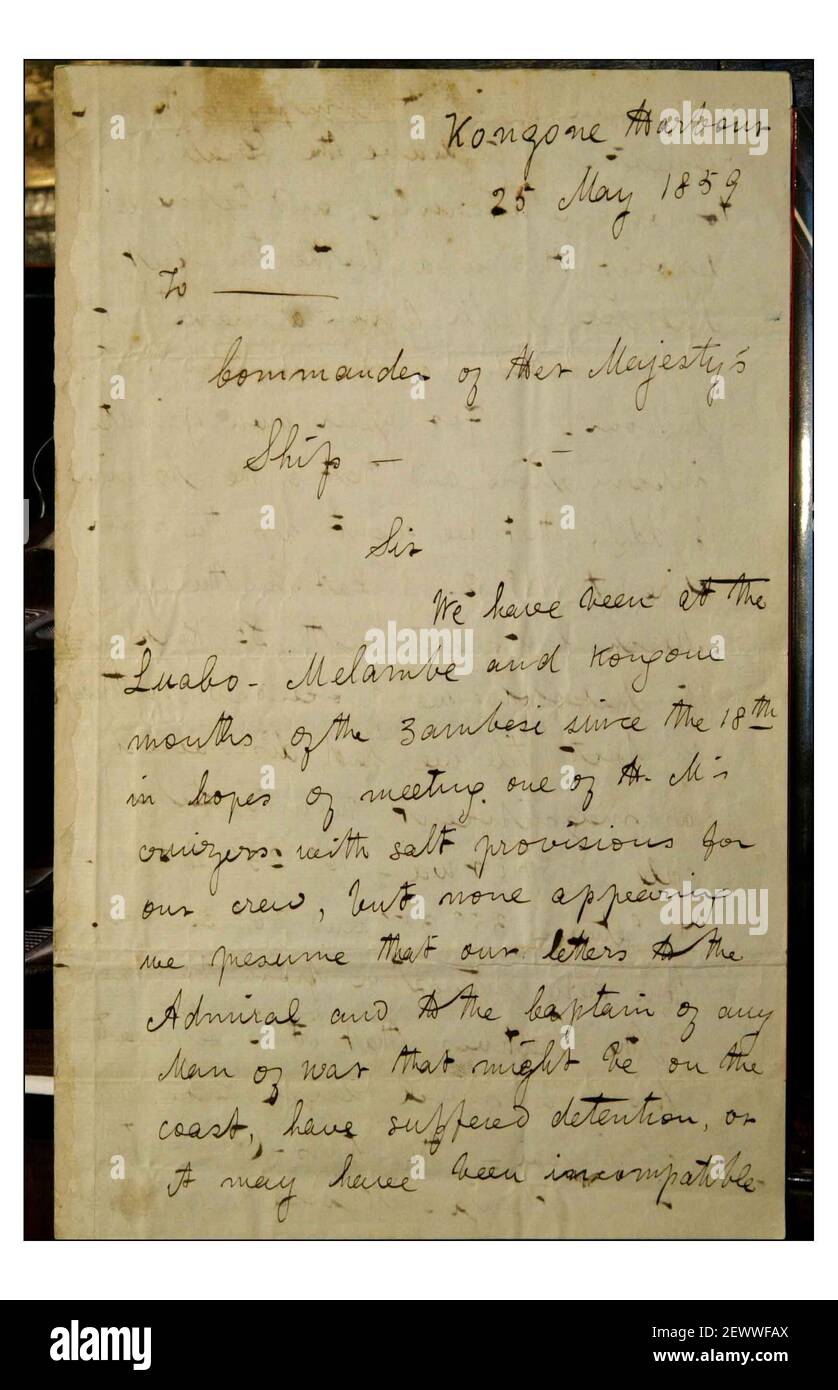 La lettera originale scritta da David Livingstone e lasciata in una bottiglia alla foce del fiume Zambesi, chiedendo disposizioni urgenti a tutte le navi di passaggio che lo hanno trovato, è il momento culminante della prossima asta di Christie di libri dalla collezione di Quentin Keynes. La lettera ha una stima di 15,000-20,000 in vendita 7 + 8 aprile 2004Questa è la vera lettera e non la copia utilizzata in fotocall. Fotografia di David Sandison 17/2/2004 Foto Stock