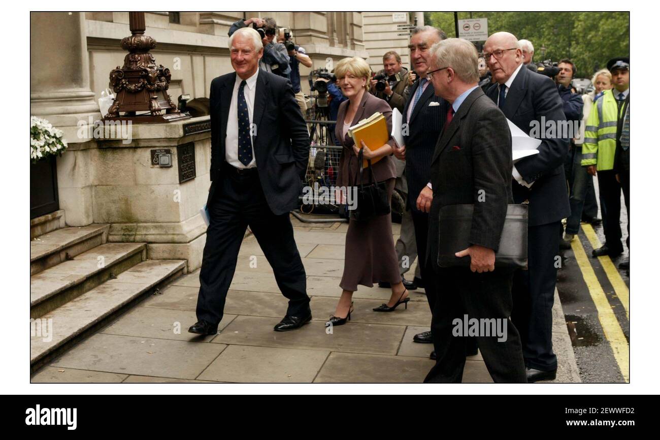 Lord Butler arriva alla conferenza stampa per rilasciare il suo Report onf Intelligence on Weapons of Mass DostruttionPic David Sandison 14/07/2004 Foto Stock