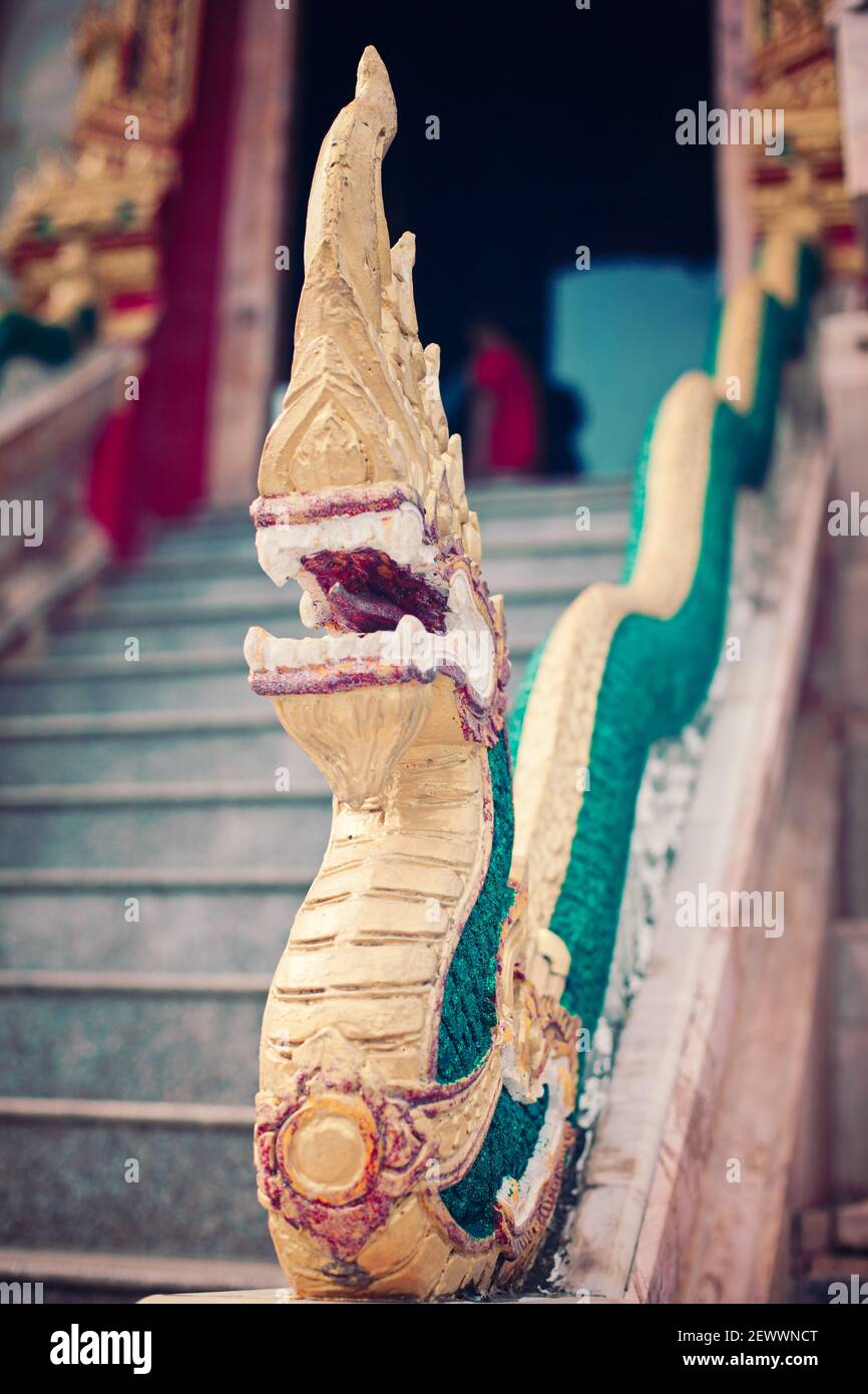 Visita di un tempio buddista in Thailandia. Foto Stock