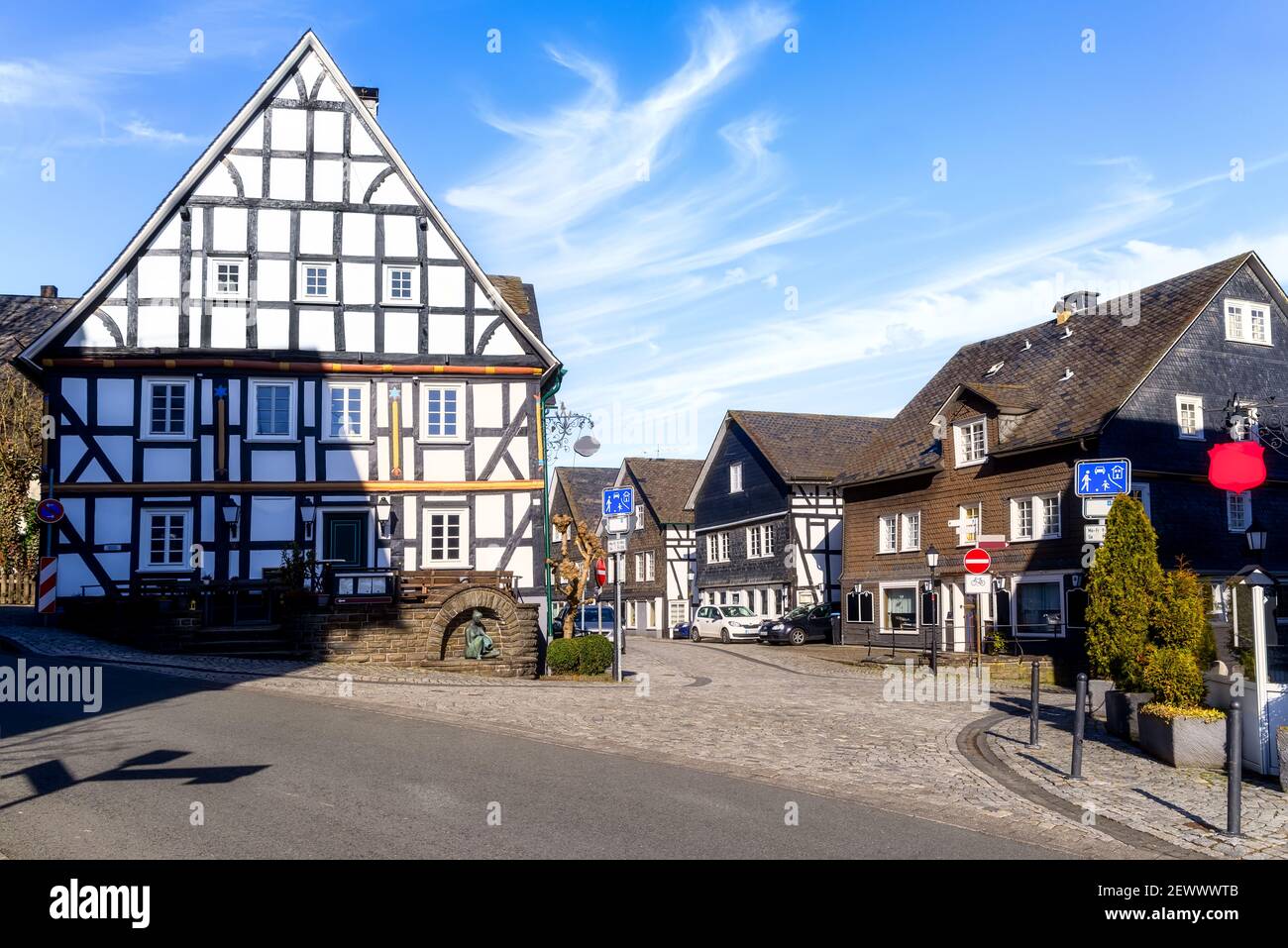 Centro storico di Freudenberg con belle case a graticcio in Siegerland, Germania Foto Stock