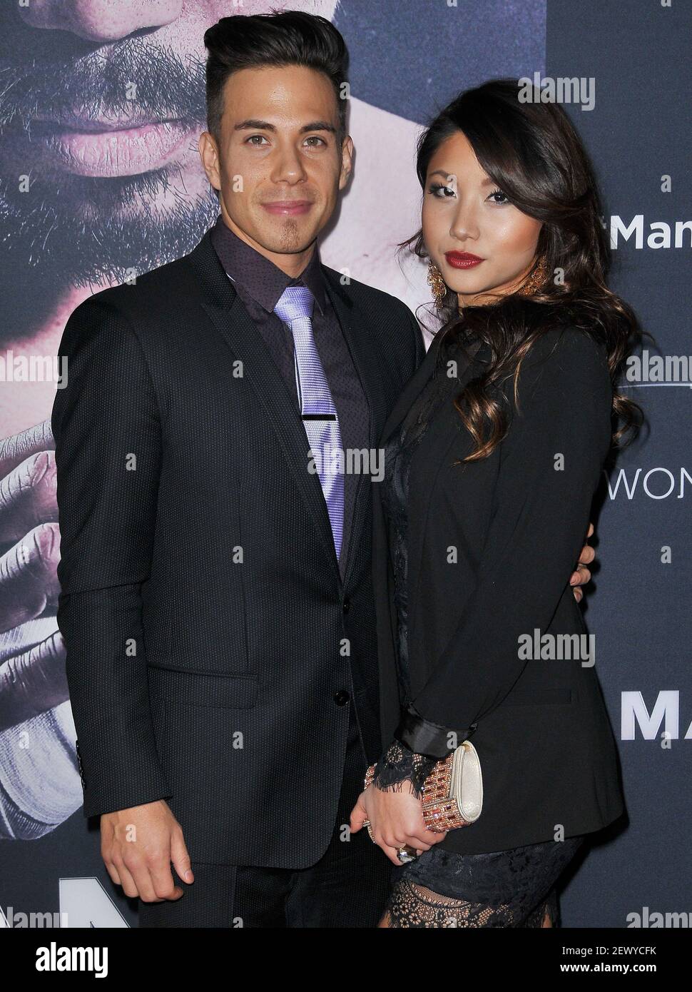 (L-R) Apolo Ohno & girlfriend arriva al 'anny' Los Angeles Premiere tenuto al TCL Chinese Theatre di Hollywood, CA martedì 20 gennaio 2015. (Foto di Sthanlee B. Mirador) *** si prega di utilizzare credito da campo di credito *** Foto Stock