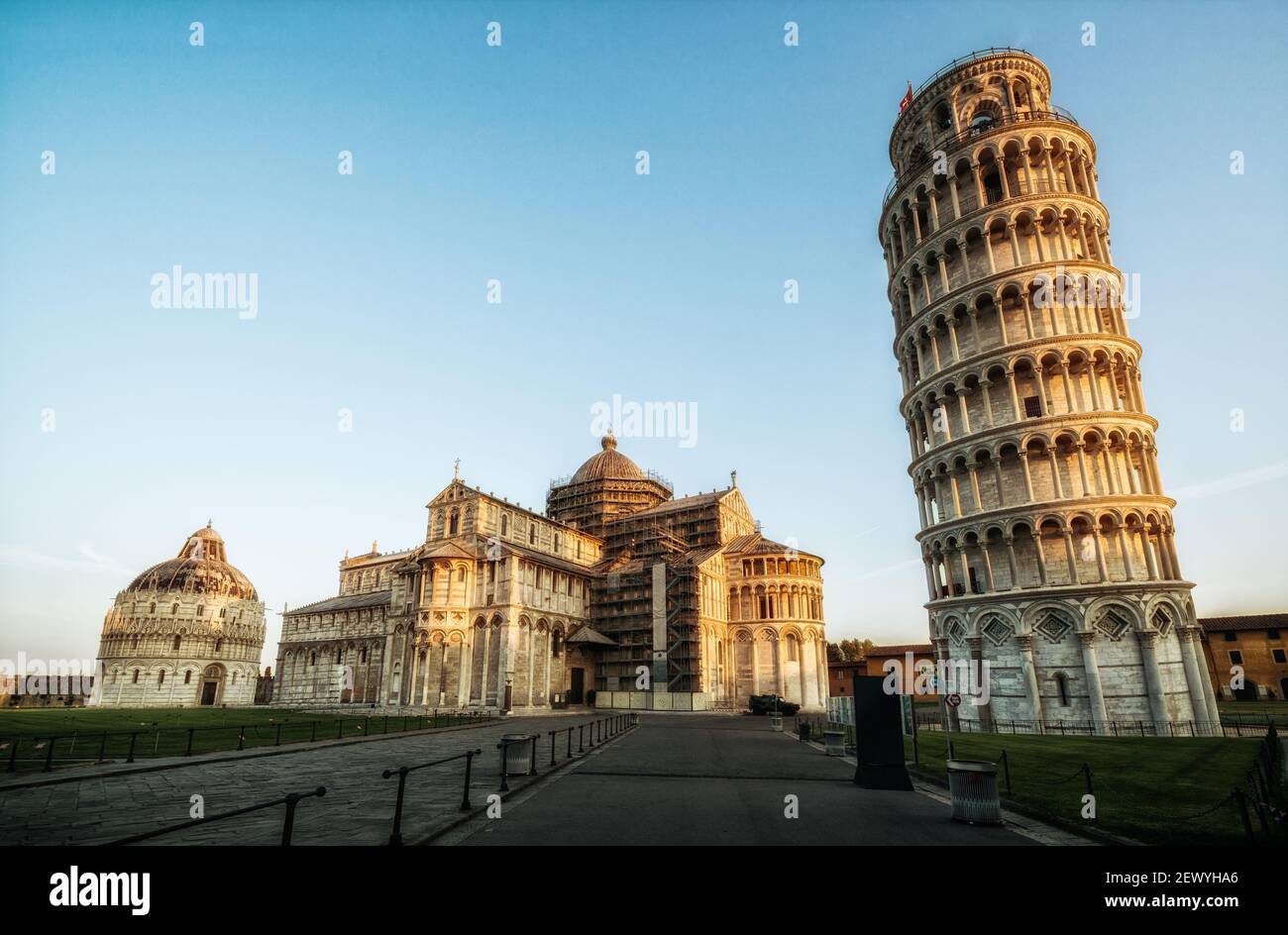 Torre Pendente di Pisa a Pisa, Italia - Torre Pendente di Pisa conosciuta in tutto il mondo per la sua inclinazione involontaria e la famosa destinazione turistica d'Italia. Lo è Foto Stock
