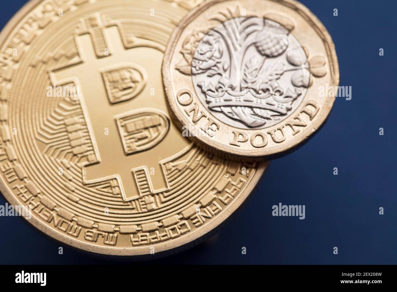 Bitcoin criptovaluta contro la Gran sterlina britannica Foto Stock