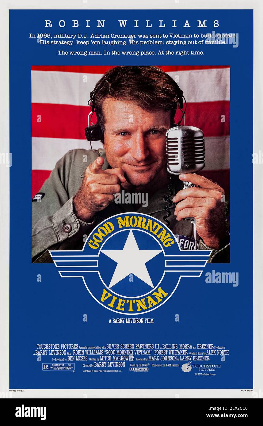 Good Morning, Vietnam (1987) diretto da Barry Levinson con Robin Williams, Forest Whitaker e Tom. Tran. Bioptica sul leggendario DJ Adrian Cronauer che scuote le cose quando assegnato alla radio delle forze armate statunitensi in Vietnam nel 1965. Foto Stock