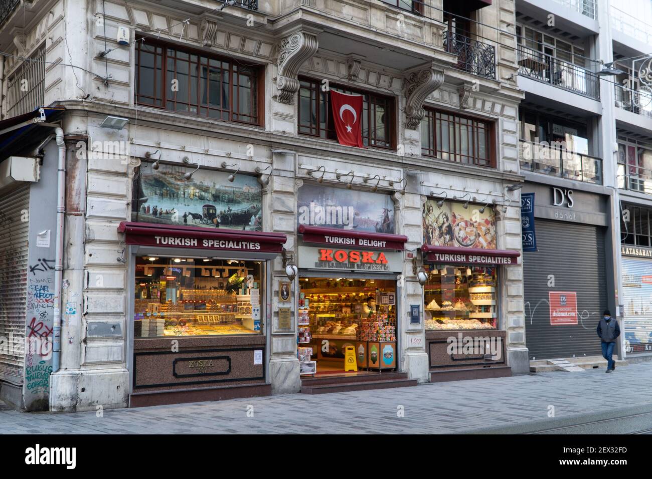 Istanbul, Turchia - 1 febbraio 2021 - Delight Turkish negozio di gastronomia nella famosa via dello shopping Istiklal Foto Stock