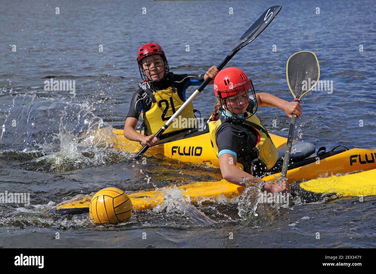 Azione in una partita di canoa polo (kayak) Foto Stock