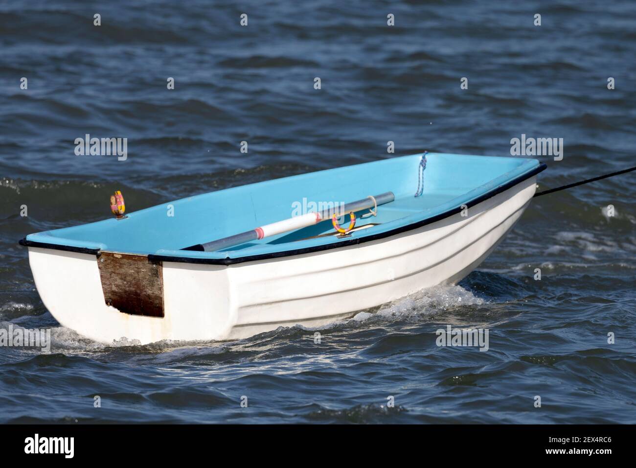 Piccolo,canottaggio,barca,barca,gommone,The Solent,Cowes,isola di Wight,Inghilterra,Regno Unito, Foto Stock