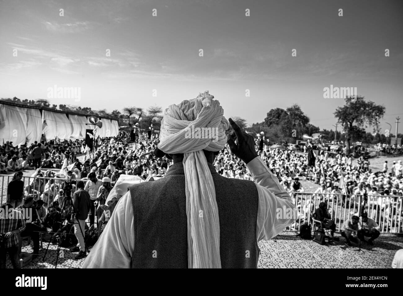 leader contadino durante la protesta. protestano contro la nuova legge agricola approvata dal governo indiano. Foto Stock