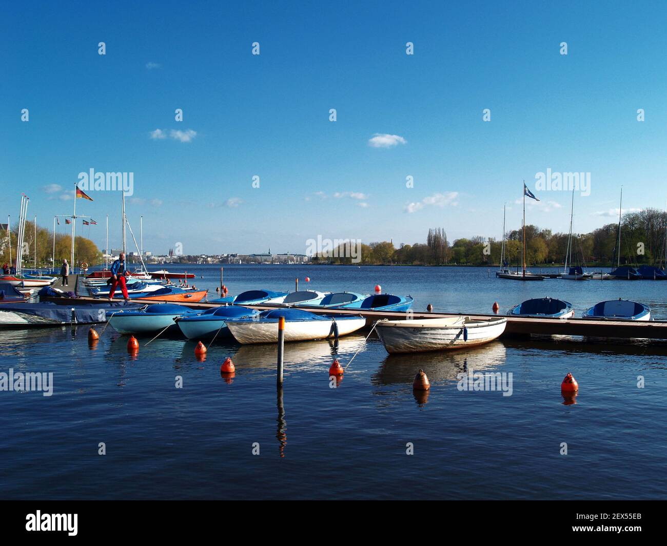 Inizio stagionale presso il lago Outer Alster di Amburgo Foto Stock