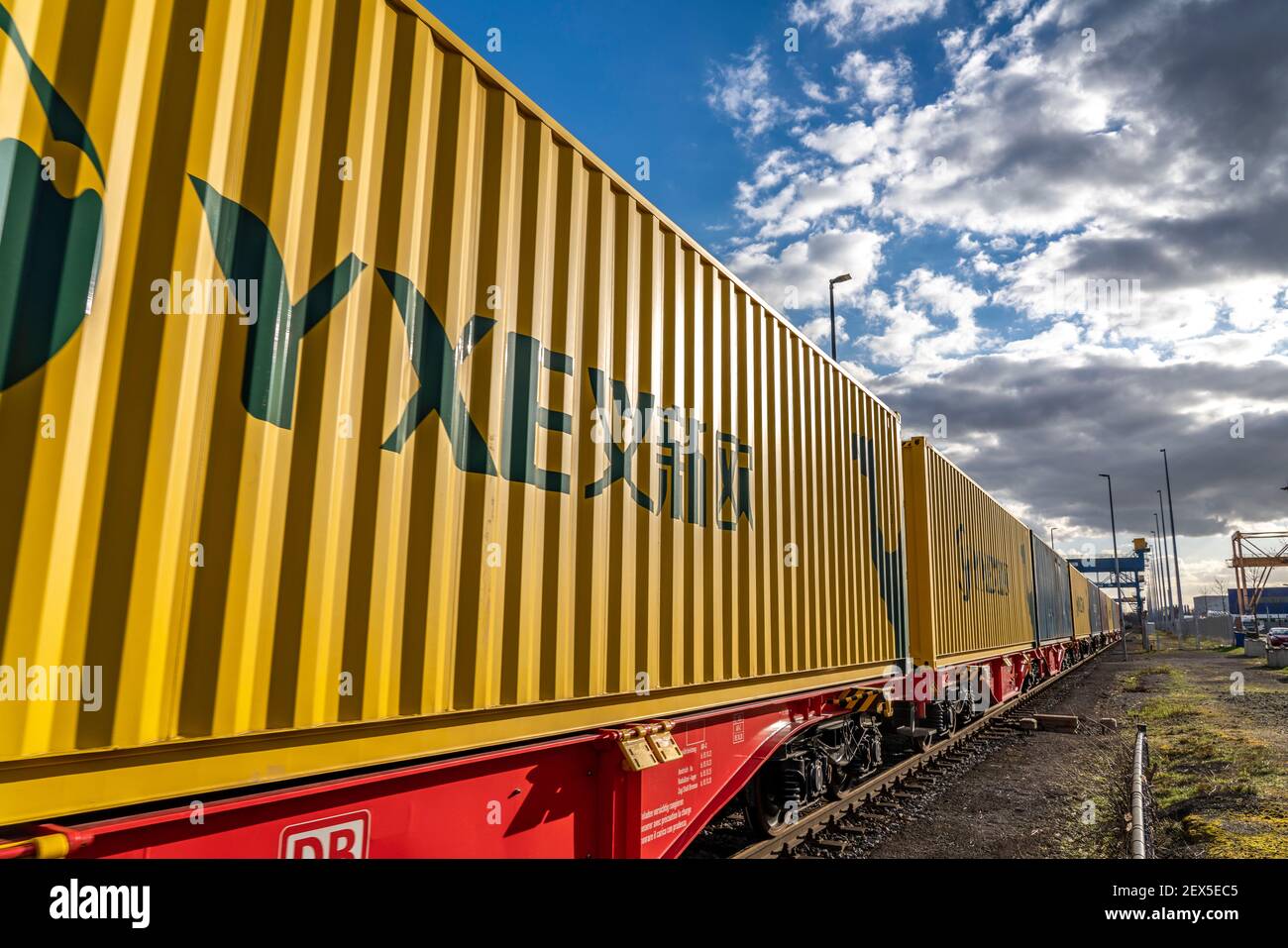 I container arrivano in treno al terminal intermodale di Logport, DIT, Duisburg, parte della nuova Silk Road, dalla Cina a Duisburg-Rheinhausen, NRW, Germ Foto Stock