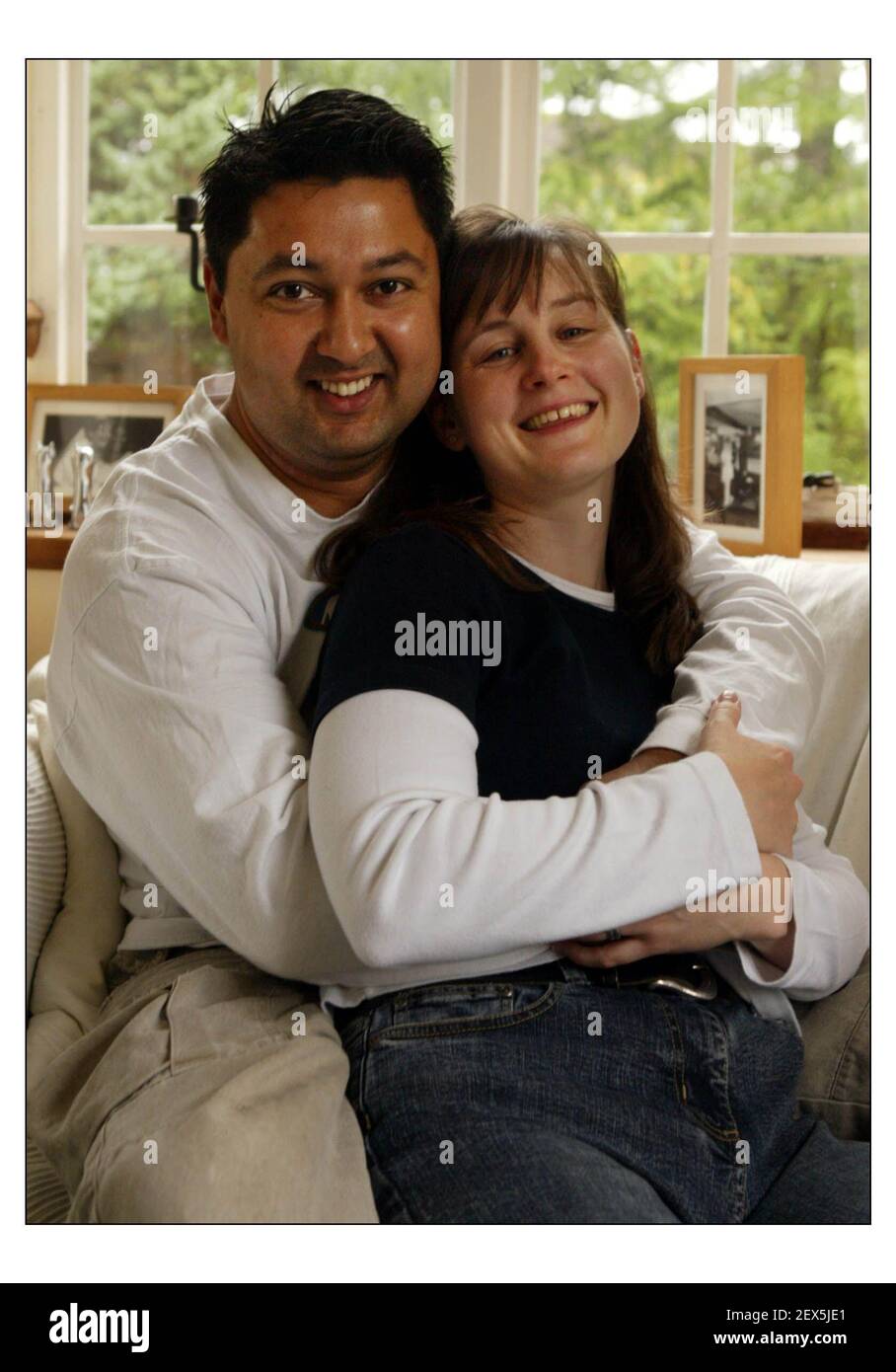 Rakesh e Jackie Chanhan a casa a Headley giù.....hanno avuto una notte HAG prima del loro matrimonio David Sandison 17/9/2004 Foto Stock
