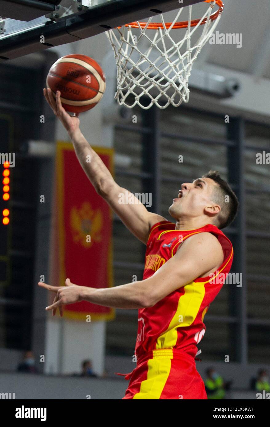 Podgorica, Montenegro. 20 febbraio 2021. Petar Popovic del Montenegro in azione. Credit: Nikola Krstic/Alamy Live News Foto Stock