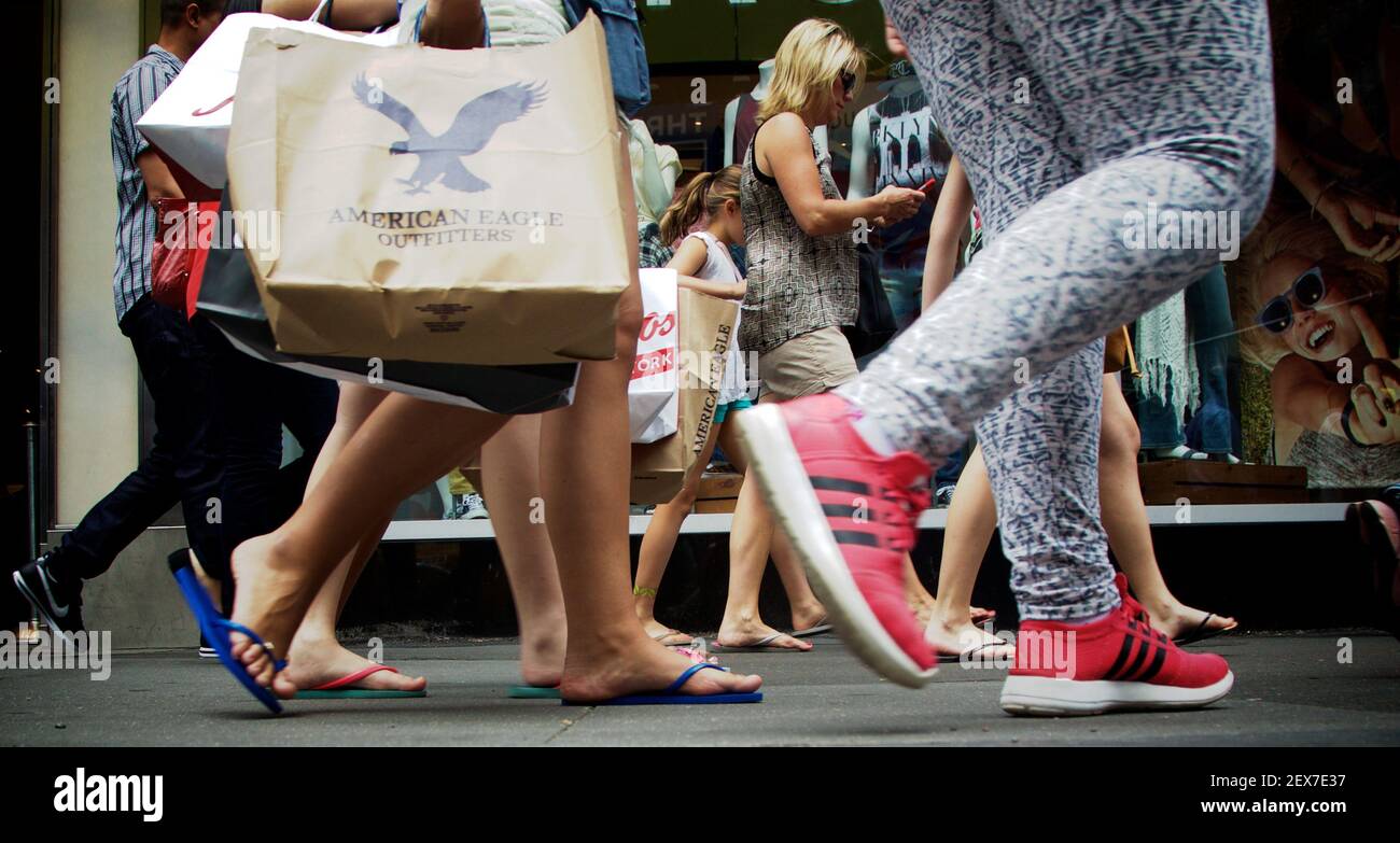 Retail Aeropostale (ARO) tocca 52-week low ora avventurerà in India e Indonesia esponendo a due dei paesi worldâ€™più popolati, parla di apertura di 30 negozi e 25 negozi nei prossimi tre anni ha fatto saltare le sue azioni dopo l'annuncio (Foto di Alberto Reyes) *** utilizzare il credito del campo credito *** Foto Stock