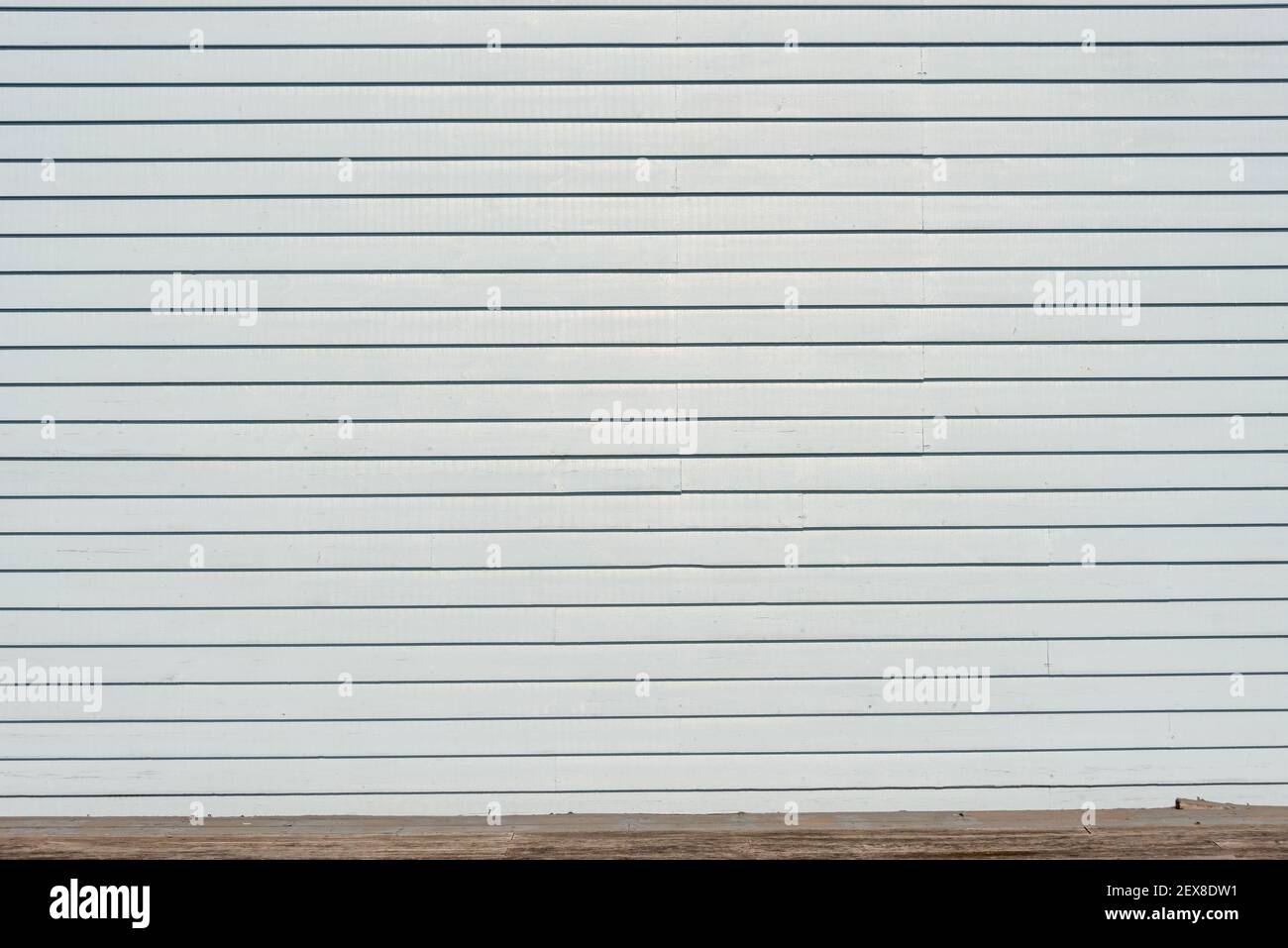 Parete di clapboard dipinta blu pallido, sfondo. Foto Stock