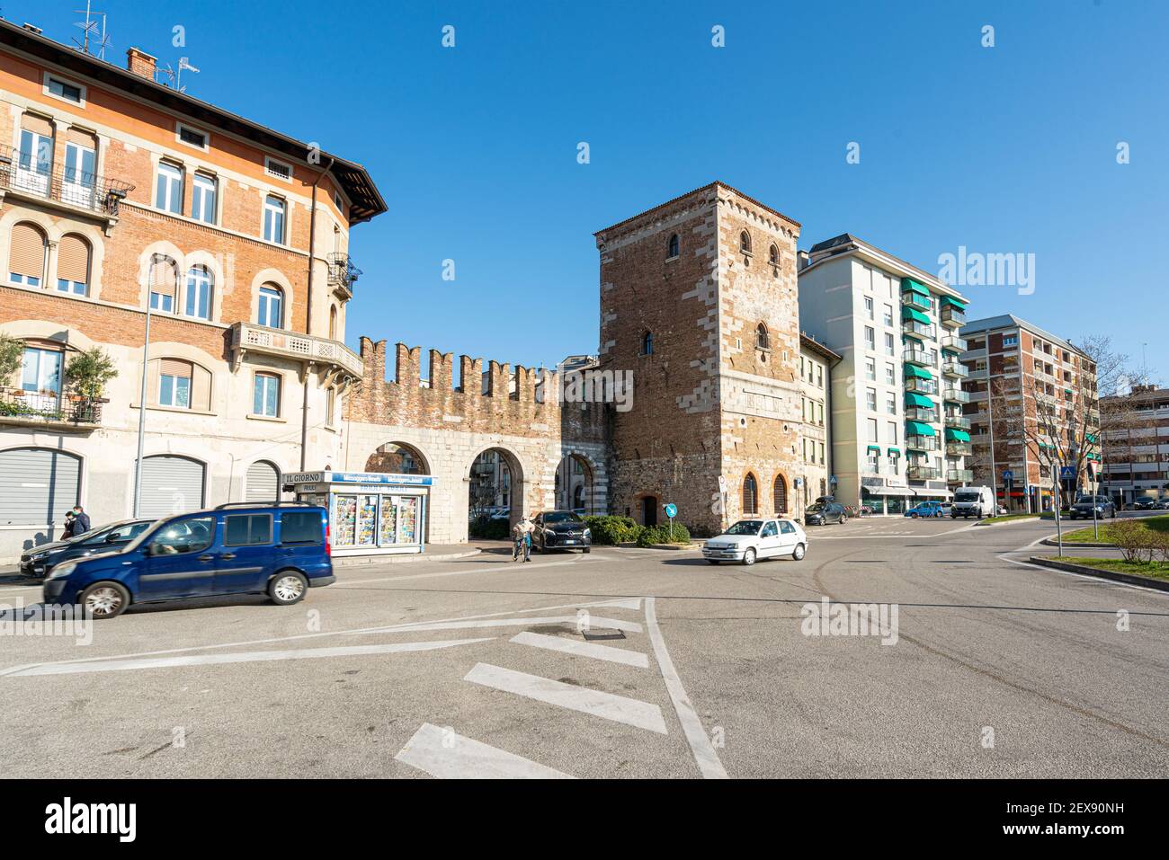 Udine, Italia. 3 marzo 2021. Vista panoramica dell'antica porta della città di Aquileia nel centro della città Foto Stock