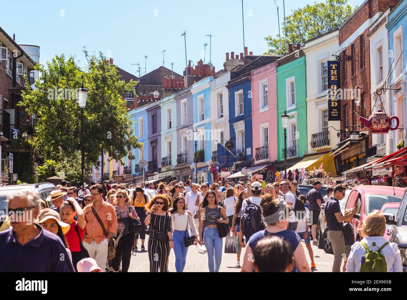 30 giugno 2018: Portobello Road Market, il più grande mercato di antiquariato del mondo situato a Hotting Hill, londra, Regno Unito, con oltre 1500 bancarelle che vendono ogni parente Foto Stock