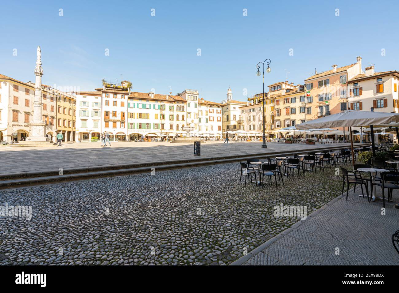 Udine, Italia. 3 marzo 2021. Una vista panoramica su piazza Giacomo Matteotti nel centro della città Foto Stock