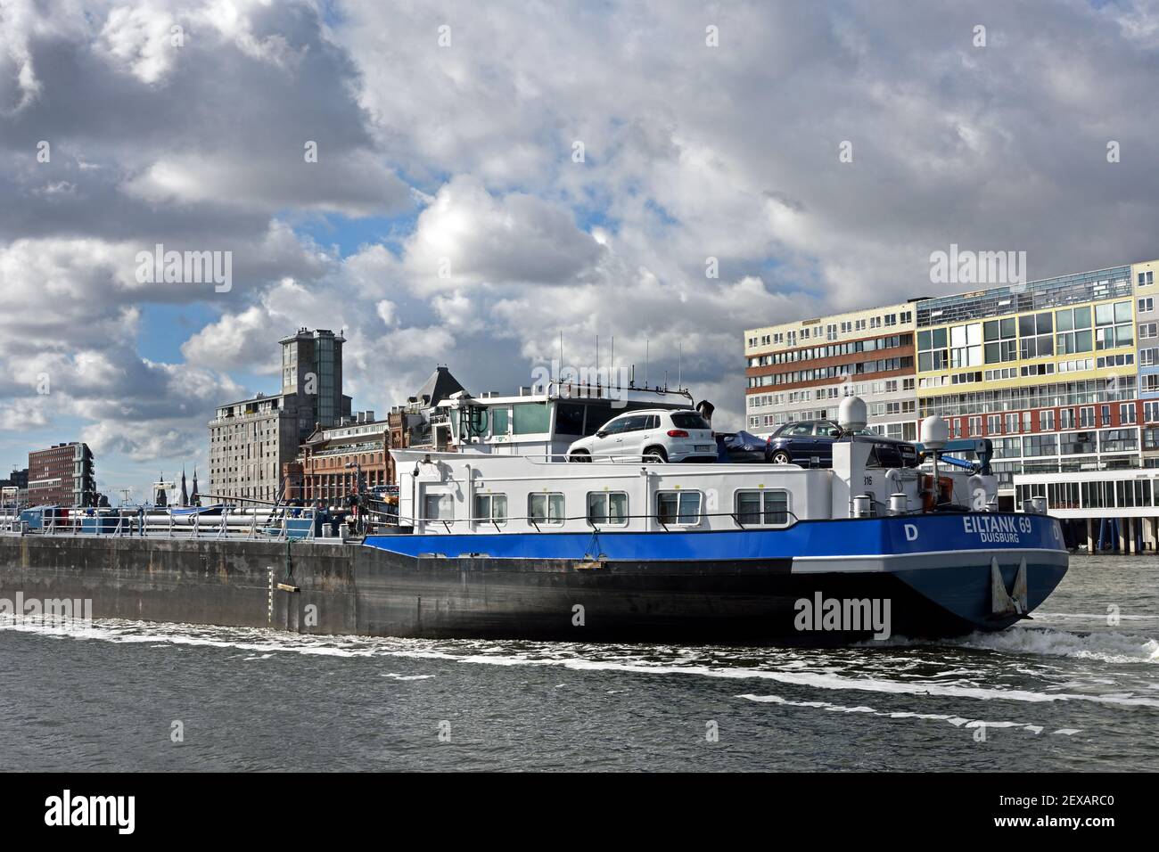 Amsterdam Paesi Bassi architettura moderna Appartamenti su Westerdoksdijk e tra Oude Houthaven e IJ Port Harbour canal Amsterdam, Paesi Bassi, Foto Stock