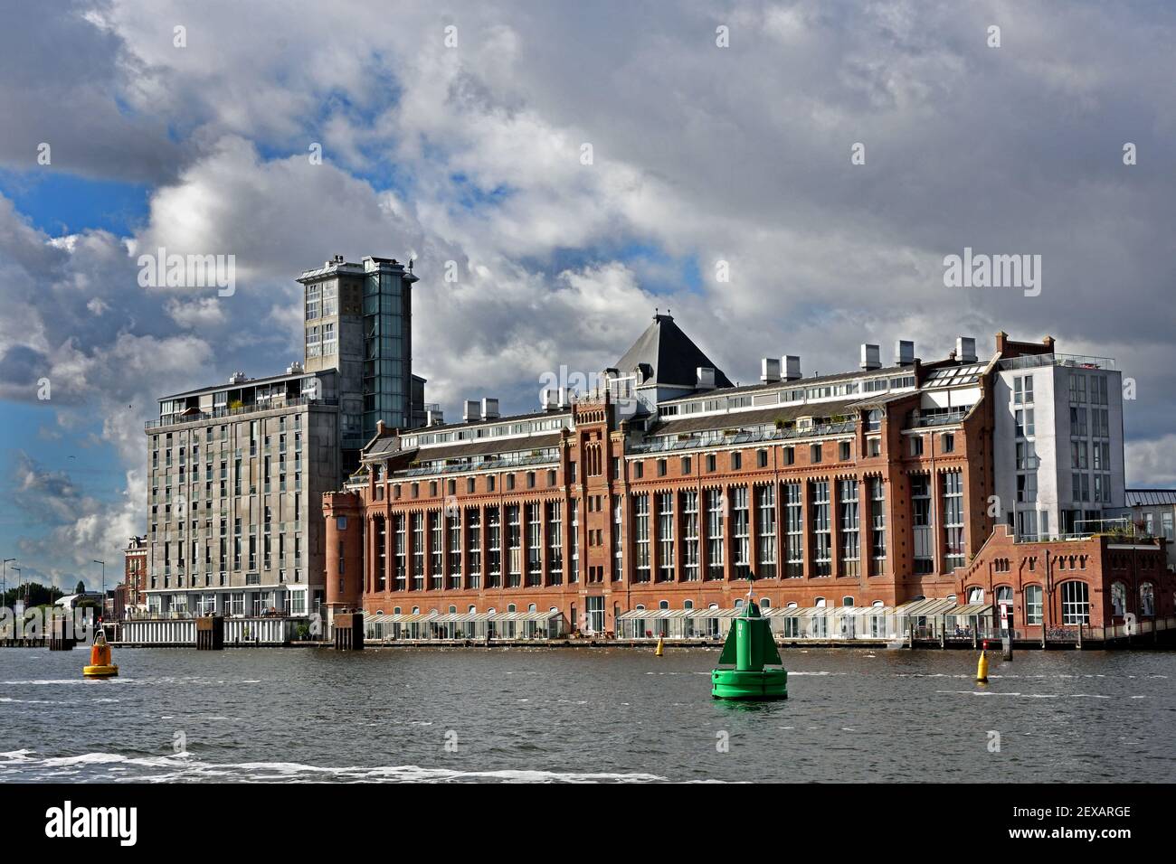 Amsterdam Paesi Bassi architettura moderna Appartamenti su Westerdoksdijk e tra Oude Houthaven e IJ Port Harbour canal Amsterdam, Paesi Bassi, Foto Stock