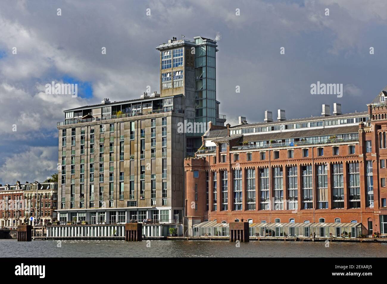 Amsterdam Paesi Bassi architettura moderna Appartamenti su Westerdoksdijk e tra Oude Houthaven e IJ Port Harbour canal Amsterdam, Paesi Bassi, Foto Stock