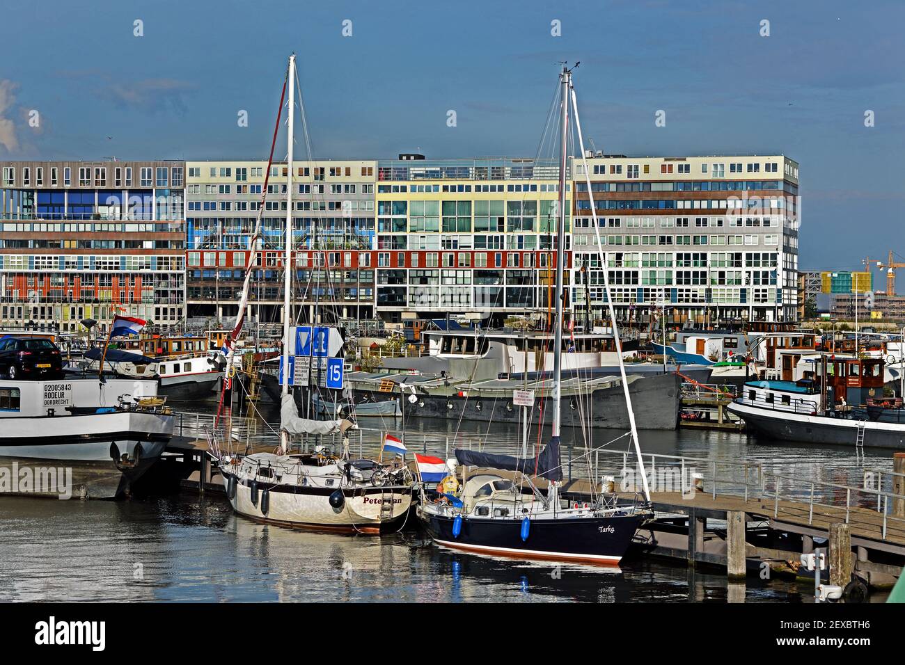 Amsterdam Paesi Bassi architettura moderna Appartamenti su Westerdoksdijk e tra Oude Houthaven e IJ Port Harbour canal Amsterdam, Paesi Bassi, Foto Stock