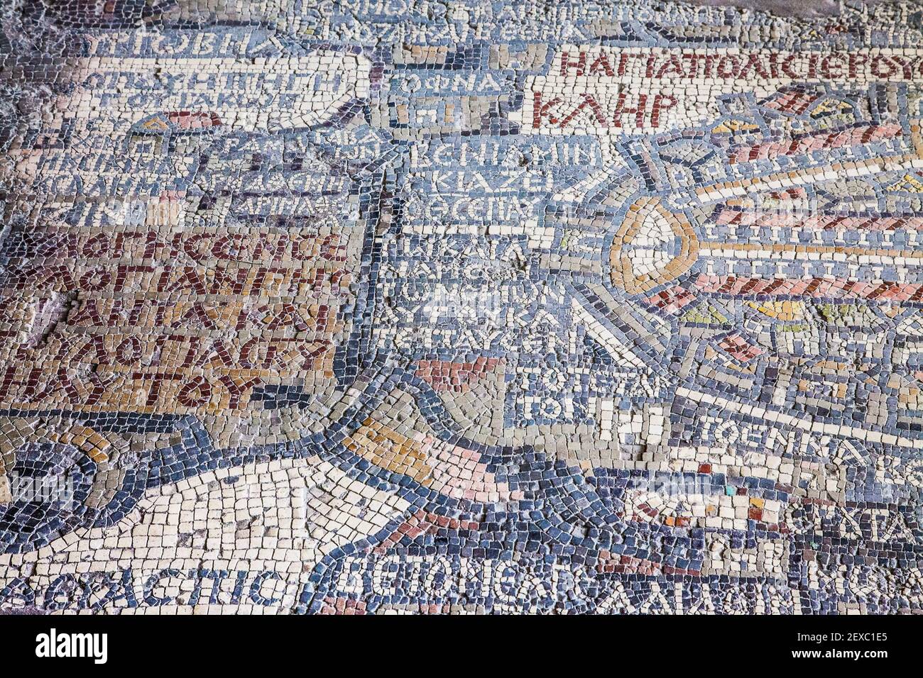 Parte della famosa mappa a mosaico della Terra Santa sul pavimento della Chiesa di San Giorgio a Madaba, Giordania. Foto Stock