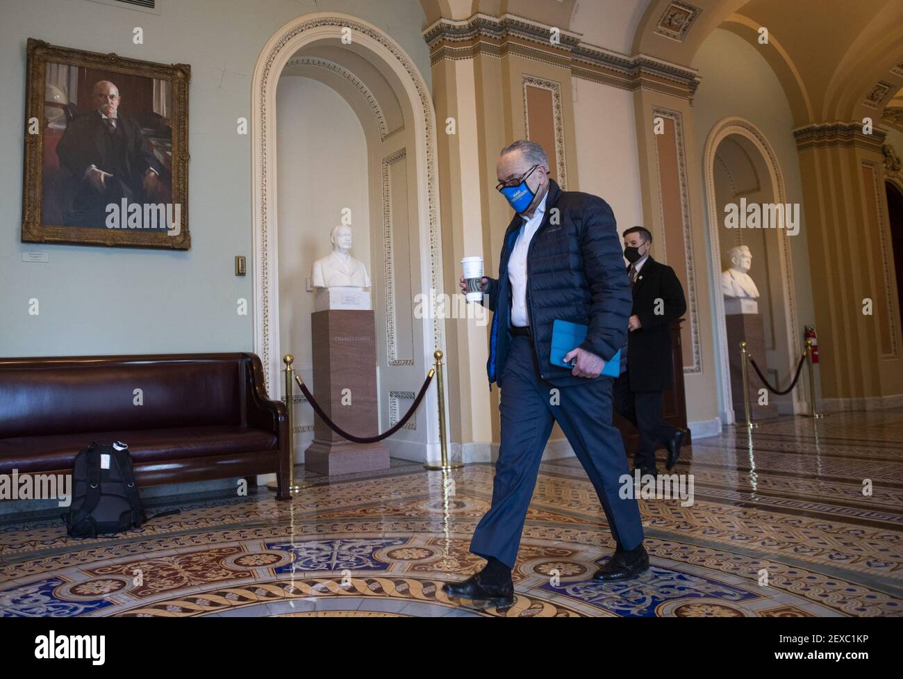 Washington, Stati Uniti. 04 marzo 2021. Il leader della maggioranza del Senato Charles Schumer, D-NY, arriva per la giornata al Campidoglio degli Stati Uniti a Washington, DC giovedì 4 marzo 2021. Foto di Kevin Dietsch/UPI Credit: UPI/Alamy Live News Foto Stock