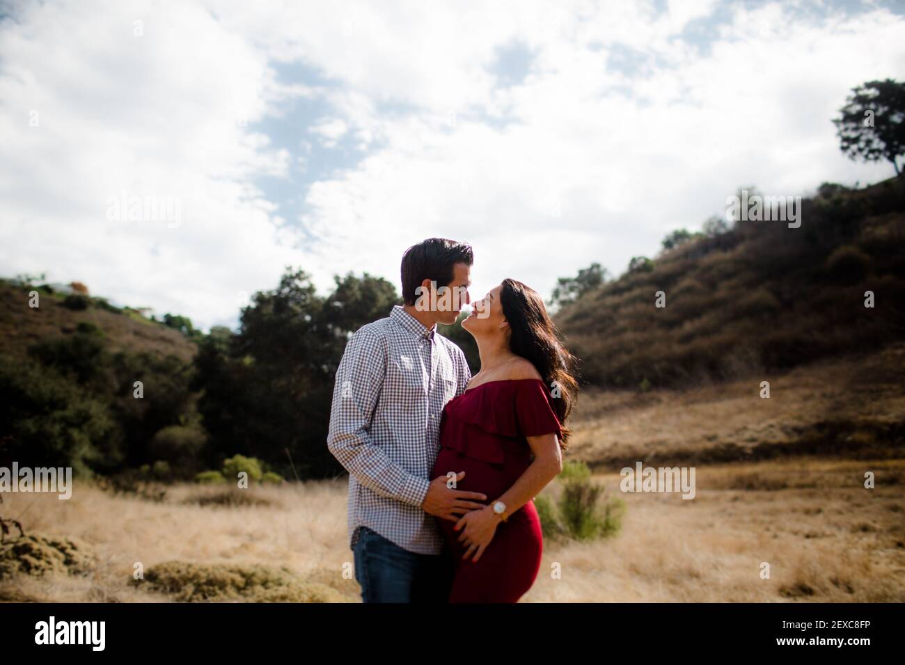 Marito e moglie in posa sul campo a San Diego Foto Stock