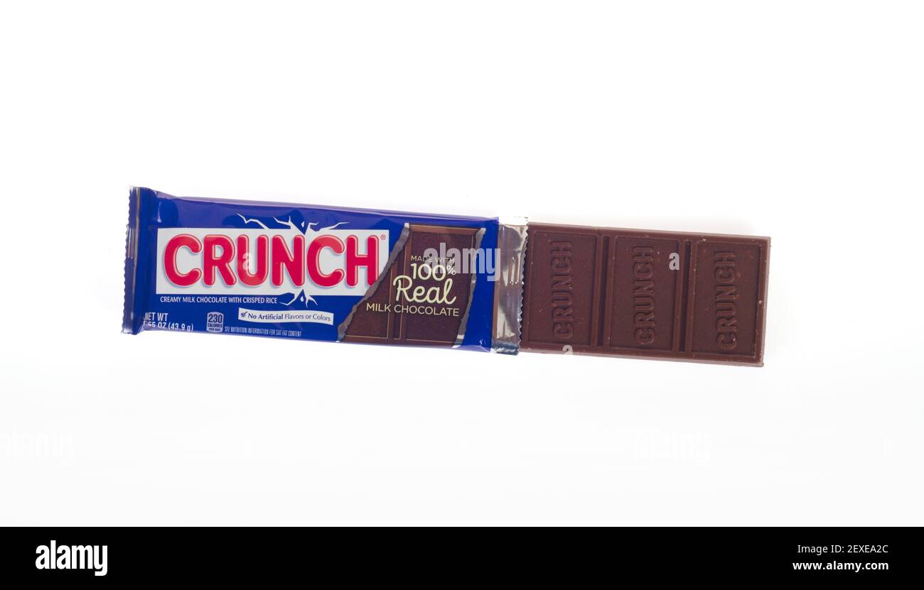 Crunch Candy Bar con cioccolato al latte e riso croccato con Involucro aperto da Ferrara che in precedenza era stato realizzato da Nestle Foto Stock