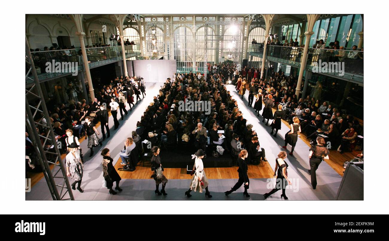 Settimana della moda di Londra.... Spettacolo Nicole Farhi tenuto alla Royal Opera House di Covent Garden, fotografia londinesi di David Sandison The Independent Foto Stock