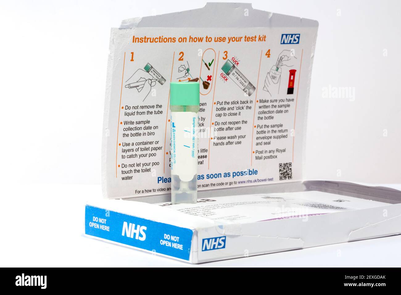 Kit per test di screening del cancro intestinale NHS. Foto Stock