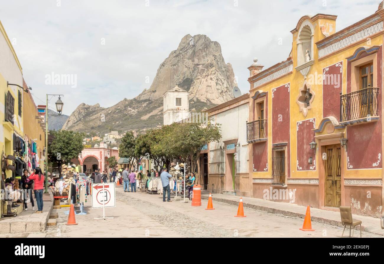 San Sebastian Bernal e Peña de Bernal, Querataro, Messico Foto Stock