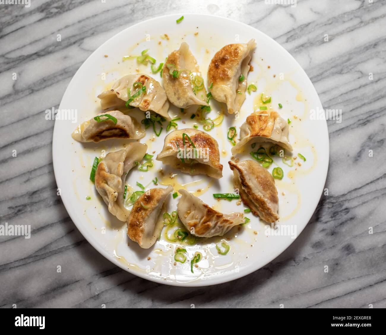 Piatto di gnocchi cotti in olio di Chili Foto Stock