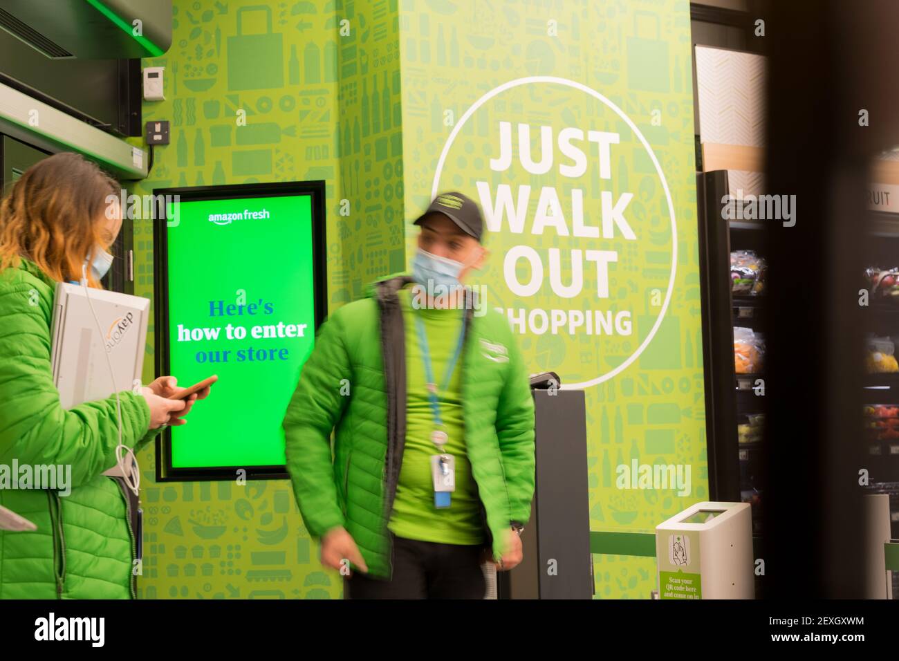 Amazon Fresh apre il suo primo negozio con "Just Walk out" a Ealing London, Regno Unito Foto Stock